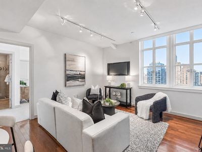 111 S 15th St APT 2204