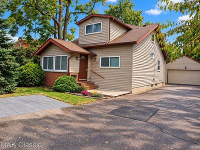 320 S Rochester Rd