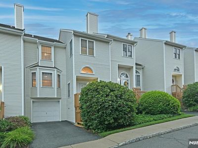 6 Erin Way Lincoln Park #404