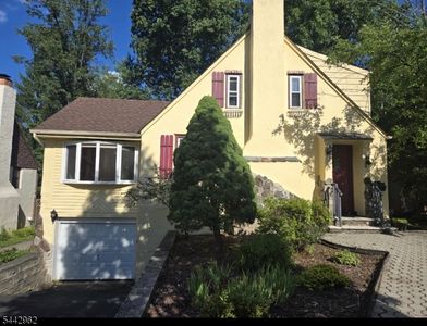 Property at 17 Dogwood Ter, Livingston, NJ