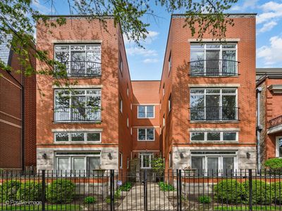 3834 N Greenview Ave #2N