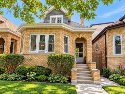 6243 W Waveland Ave