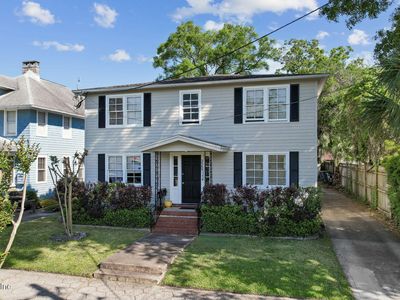 2569 HERSCHEL Street