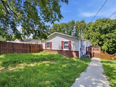 8121 Bonnafair Dr