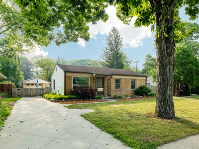 1036 N Maple Rd