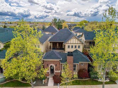 253 E Wexford Ln
