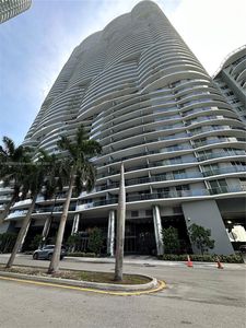 488 NE 18th St UNIT 4902
