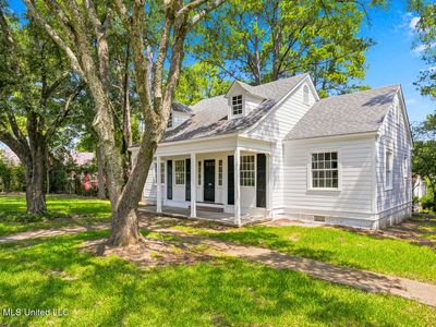 1224 E Fortification St