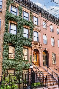 452 W 44th St
