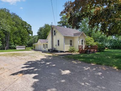 235 Bender St