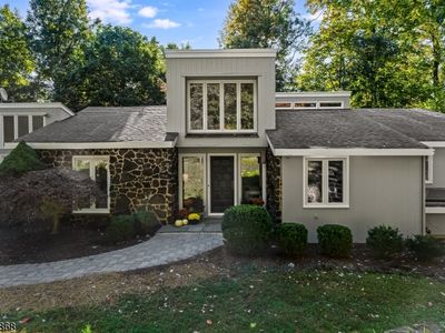 33 Crest Dr