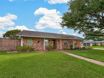 2210 Lazybrook Dr