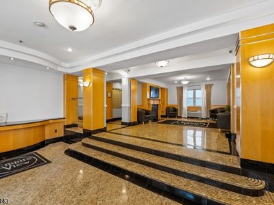 70 S Munn Ave #401