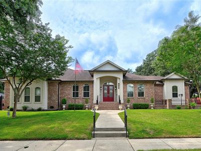 1464 Burbank Dr
