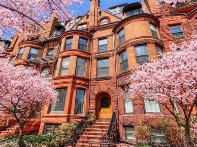 19 Bay State Rd APT 4