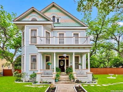 705 E Guenther
