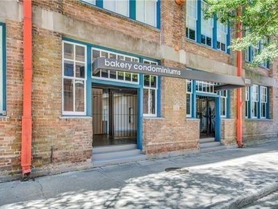 1111 S Peters St APT 218