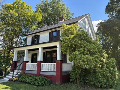 102 E Cedar St