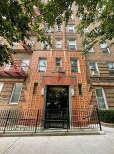 601 Pelham Pkwy N APT 211
