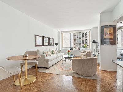 61 W 62nd St APT 6C
