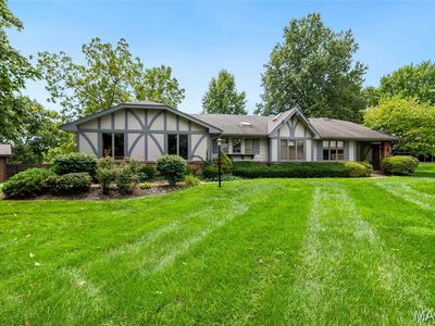 13 Village Dr W