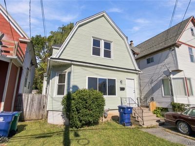386 Esser Ave