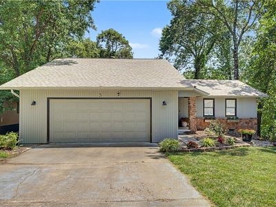 3 London Dr