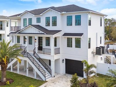 220 Ninetieth Ave NE