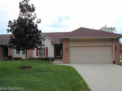 487 Woodvale Dr