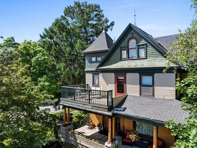 908 Michigan St