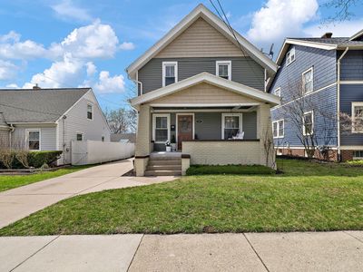 107 Lowell Ave NE