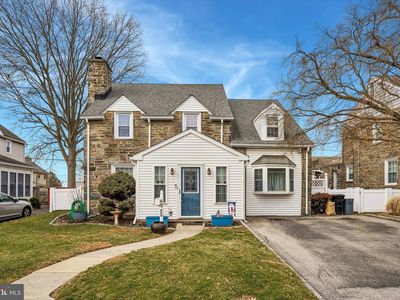 908 Roberts Ave
