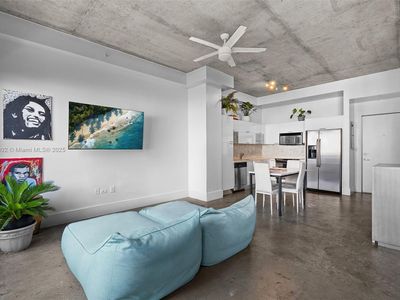 133 NE 2nd Ave APT 909