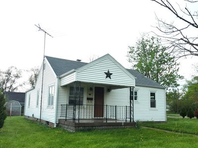 616 W 38th St