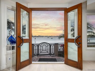 2741 Bayside Walk