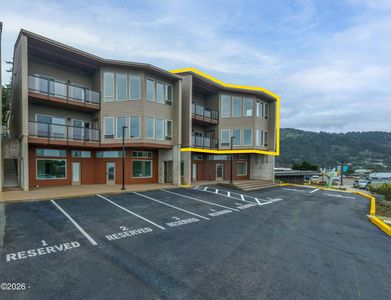 470 Highway 101 N #202