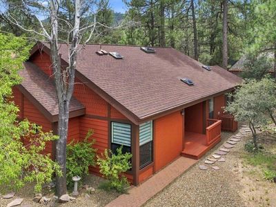 1921 Pine Tree Dr