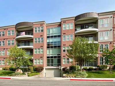 925 S Donner Way E #3400