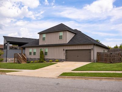 2576 N Justin Dr