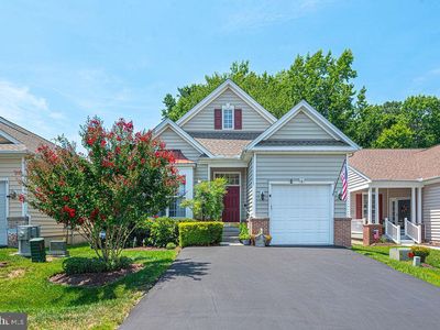 6 Easton Ave