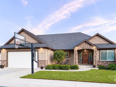 1057 Oakwood Ave