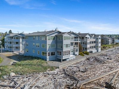 651 SE Bayshore Dr #E102