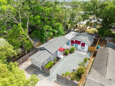 921 Pinegrove Ave