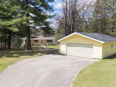 595 N Riverhills Rd