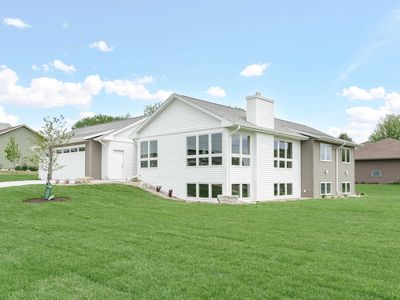 772 N Waveland Rd