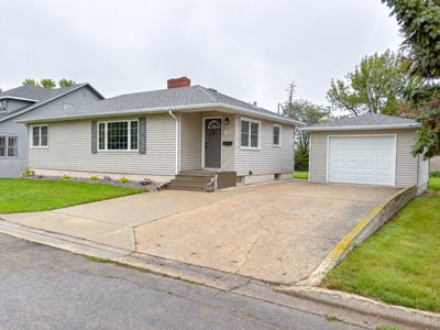 Property at 81 4th Ave N, Wahpeton, ND