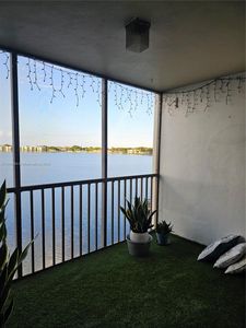 114 Lake Emerald Dr APT 409