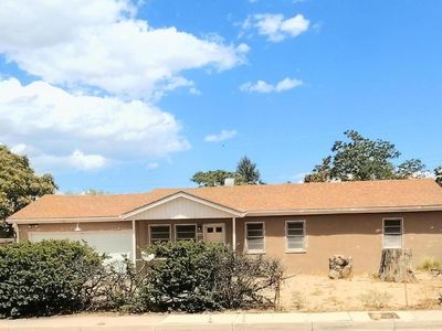 844 Hidalgo Cir NW