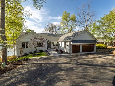 3809 Bluewater Dr