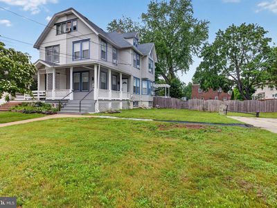 825 Andrews Ave